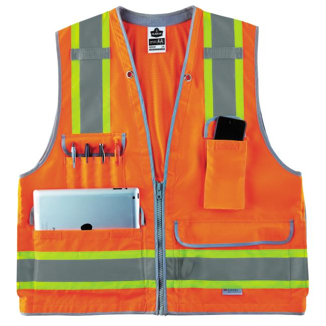Vest with propped pockets.