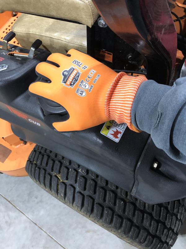 Worker using 7551 gloves