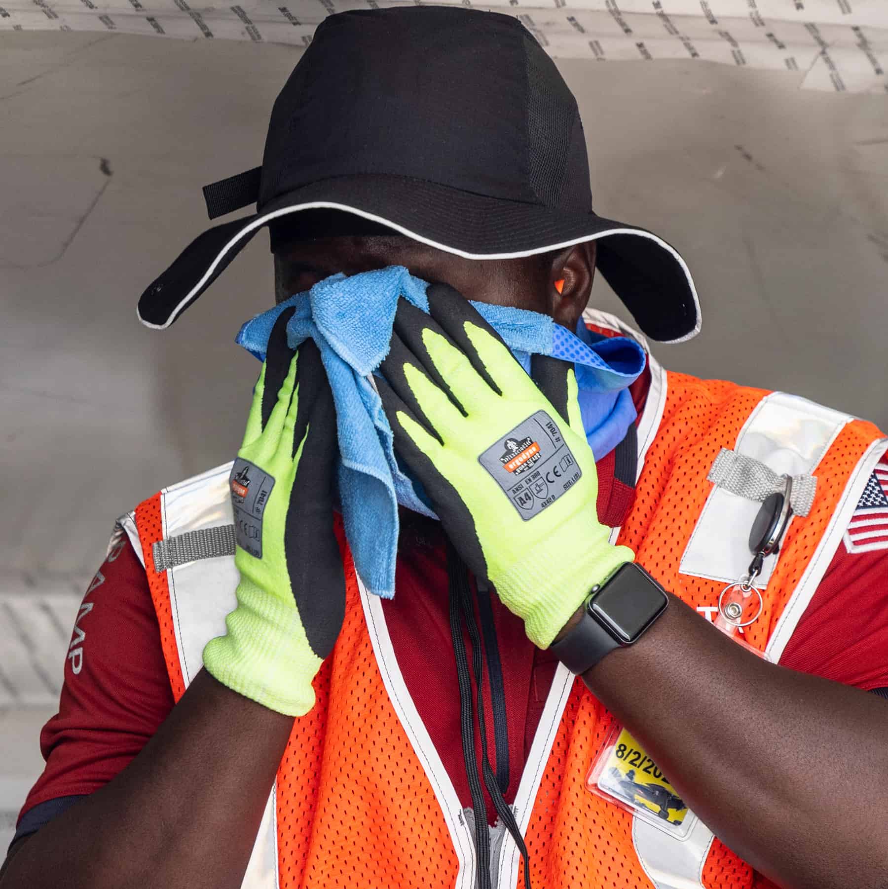 Worker in cooling microfiber headband