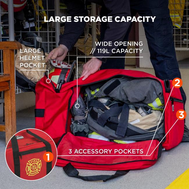Large storage capacity: large helmet pocket. Wide opening // 119L capacity. 3 accessory pockets. 