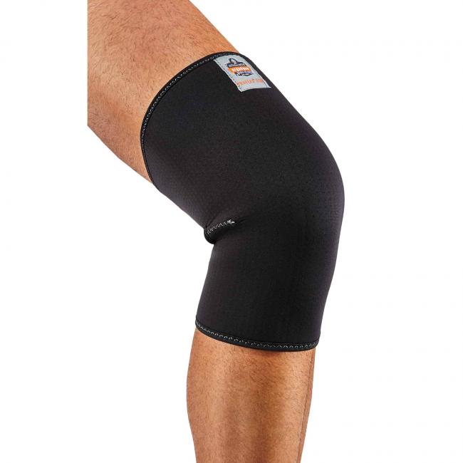 600 S Black Single Layer Neoprene Knee Sleeve image 1