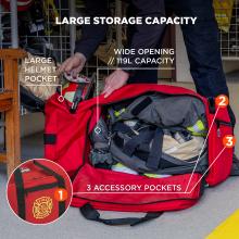 Large storage capacity: large helmet pocket. Wide opening // 119L capacity. 3 accessory pockets.