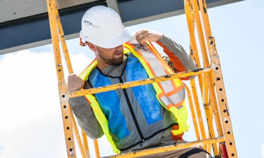 Wearing a cooling vest under hi vis vest