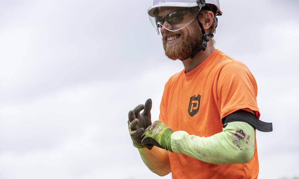 Worker wearing cut sleeves, gloves and safety helmet