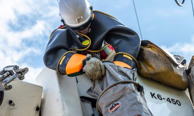 Working using a hoist bucket at-heights